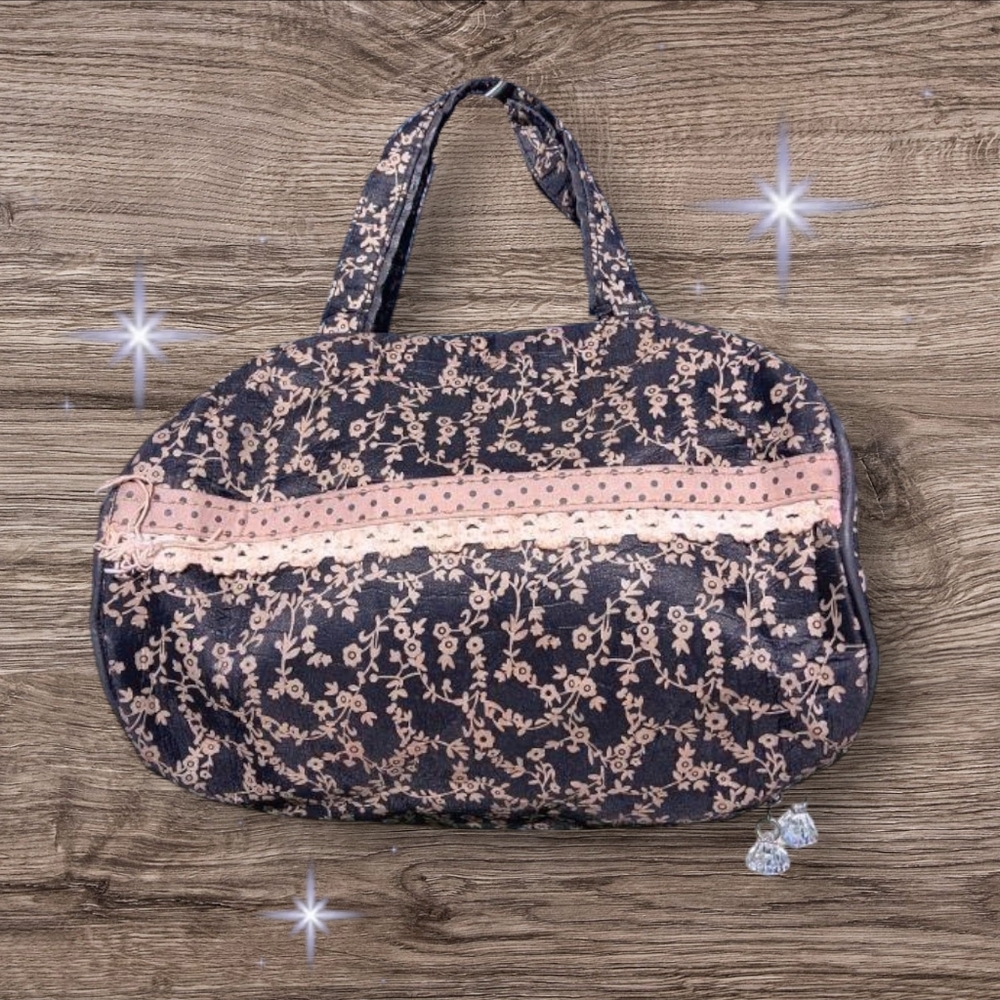 Travel makeup case